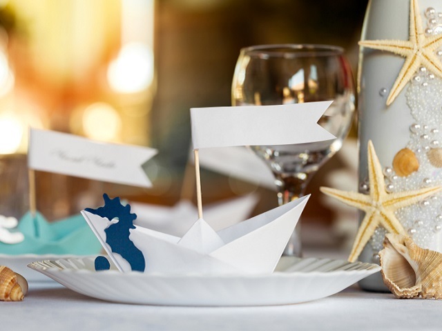 Wedding table setting in nautical style.