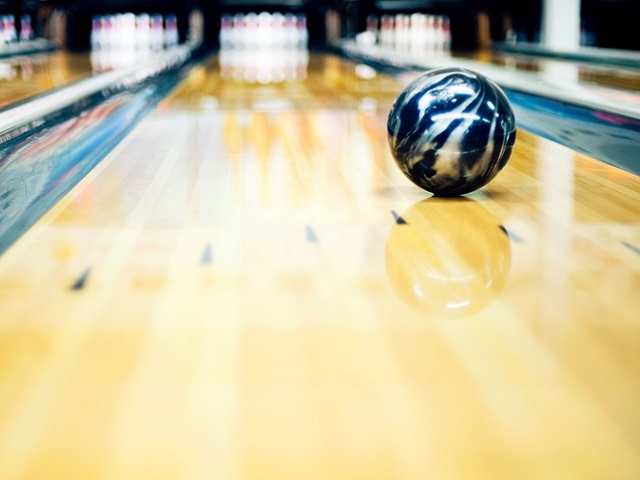 Ten pin bowling shoot