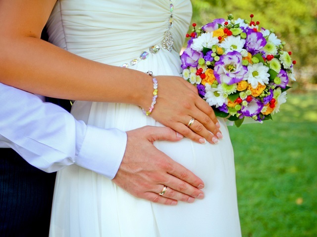 hands with rings and bouquet